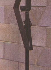 Sakalauskaitė-Pocius, Ieva. Figūra. Metalas. H – 200 cm. Apie 1983 m. // Krantai. 1991, rugsėjo–spalio mėn, p. 72