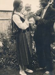 Juozas ir Sofija Barisai su pirmagime dukrele Danute. Panevėžys. 1929 m. PAVB, Laimutės Sofijos Barisaitės fondas F155