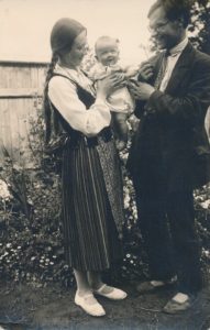 Juozas ir Sofija Barisai su pirmagime dukrele Danute. Panevėžys. 1929 m. PAVB, Laimutės Sofijos Barisaitės fondas F155