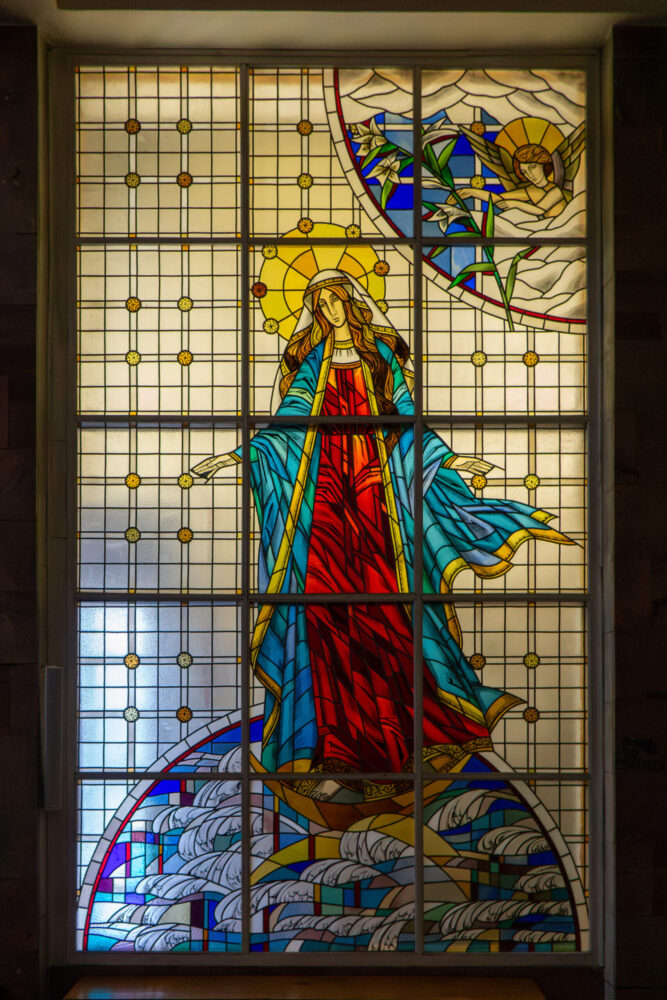 Eglė Valiūtė. Vitražas „Švč. Marija“. Giedriaus Zauros nuotrauka