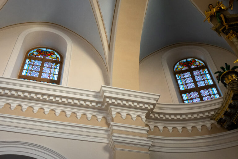 Vitražai Panevėžio Šv. apaštalų Petro ir Povilo bažnyčioje. Giedriaus Zauros nuotrauka