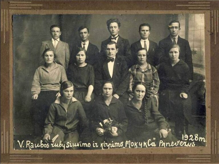 V. Raubos rūbų kirpimo ir siuvimo mokykla. 1928 m.