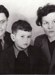 Ona ir Donatas Banioniai su sūnumi Egidijumi. Panevėžys, apie 1955 m. Fotogr. Kazimiero Vitkaus. PAVB FKV-424-4-1