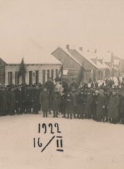 Ketvirtųjų Lietuvos valstybės atkūrimo metinių minėjimas Smilgiuose (Šiaulių r.). 1922 02 16. Panevėžio apskrities Gabrielės Petkevičaitės-Bitės viešoji biblioteka, Juliaus Laurinaičio fondas F165