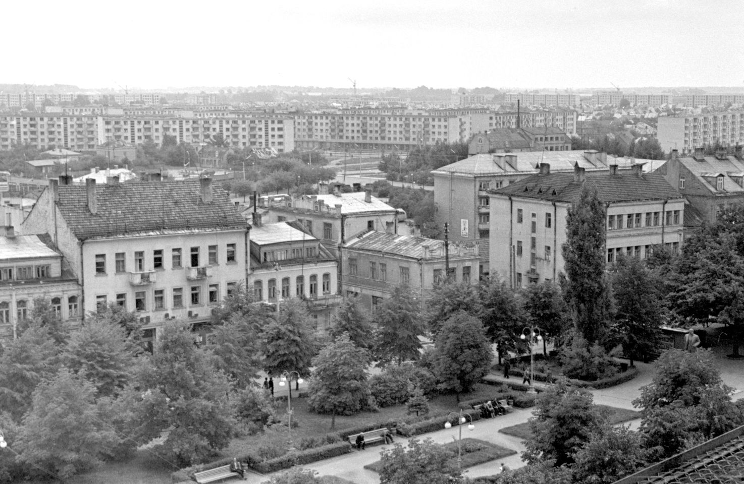 Panevėžio miesto panorama nuo statomo viešbučio stogo. 1970 m. rugpjūčio mėn. Nuotraukos autorius Petras Peleckis. LCVA 0-035525