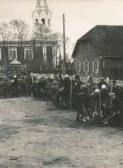 Panevėžio pradžios mokyklos Nr. 1 medelių sodinimo šventė. Fotografas A. Patamsis. Panevėžys. 1932 05 01. Panevėžio apskrities Gabrielės Petkevičaitės-Bitės viešoji biblioteka, Pavienių rankraščių fondas F8-637