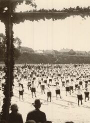 Panevėžio apskrities pradžios mokyklų sporto ir dainų šventė Vytauto parke (dabar – Skaistakalnis). Panevėžys. 1930 06 29. Panevėžio apskrities Gabrielės Petkevičaitės-Bitės viešoji biblioteka, Emilijos Juzulėnienės fondas F116-92