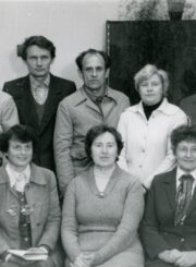 Pedagogikos mokslinio tyrimo instituto sektorių vadovai. 1-oje eilėje centre – Lietuvių kalbos ir literatūros sektoriaus vadovė Teresė Bukauskienė. Vilnius. 1986 m. PAVB, Teresės Bukauskienės fondas F178