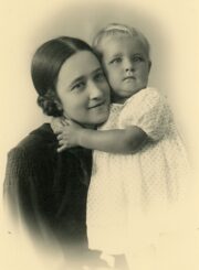 Sofija Barisienė su dukrele Ona. Panevėžys. 1936 09 01. PAVB, Aleksandros Šilgalytės fondas F80-611