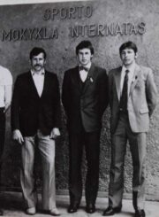 1. Treneris J. Martinkus su savo auklėtiniais abiturientais A. Venckumi, V. Petrausku, V. Vaišniu. 1981–1982 m. Iš Panevėžio sporto mokyklos-internato metraščio
