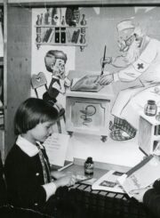 Panevėžio 4-osios vidurinės mokyklos jaunieji knygos bičiuliai bibliotekoje. Panevėžys. Apie 1978 m. PAVB, Savanoriškos knygos bičiulių draugijos Panevėžio miesto skyriaus fondas F24-67