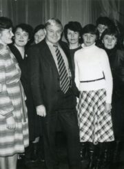 LSSR savanoriškos knygos bičiulių draugijos seminaro dalyviai su aktoriumi Donatu Banioniu (centre). Fotogr. J. Ambraškos. Panevėžys. 1984 m. PAVB, Savanoriškos knygos bičiulių draugijos Panevėžio miesto skyriaus fondas F24-41