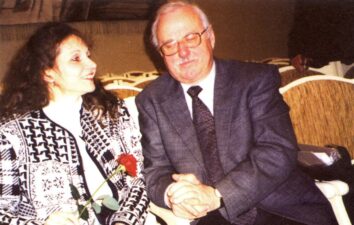 Bronius Kutavičius su muzikologe Inga Jasinskaite-Jankauskiene. 2001 m. Broniaus Kutavičiaus šeimos archyvas