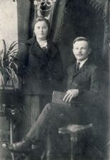 Kompozitoriaus Broniaus Kutavičiaus tėvai Anelė ir Feliksas Kutavičiai. 1921 m. Broniaus Kutavičiaus šeimos archyvas