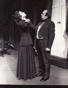 A. Ostrovskis „Pelninga vieta“ (rež. Algimantas Pociūnas), 1984 m. Irena Vasiulytė – Ana Vyšnevskaja, Gediminas Karka – Aristarchas Vyšnevskis. Fotogr. Kazimiero Vitkaus. PAVB FKV-240-4-3