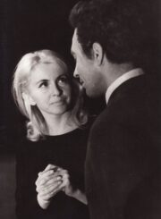 V. Miliūnas „Karuselė“ (rež. Vaclovas Blėdis), 1970 m. Irena Vasiulytė – Asta Butkutė, Algirdas Paulavičius – Feliksas Ramelis. Fotogr. Kazimiero Vitkaus. PAVB FKV-195-18-1
