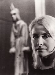 V. Miliūnas „Karuselė“ (rež. Vaclovas Blėdis), 1970 m. Irena Vasiulytė – Asta Butkutė. Fotogr. Kazimiero Vitkaus. PAVB FKV-195-23-1