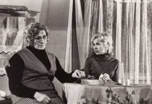 . G. Priedė „Otilija ir jos anūkai“ (rež. Vaclovas Blėdis), 1971 m. Eugenija Šulgaitė – Otilija, Irena Vasiulytė – Helda. Fotogr. Kazimiero Vitkaus. PAVB FKV-198-9-3