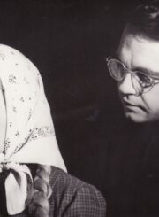 A. Vienuolis „Prieblandoje“ (rež. Juozas Miltinis), 1973 m. Irena Vasiulytė – Ievutė, Rimantas Pazikas – Klebonas. Fotogr. Kazimiero Vitkaus. PAVB FKV-87-6-1