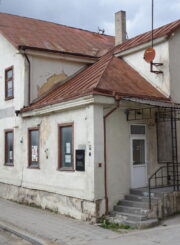 Pastatas Panevėžyje, Vasario 16-osios g. 20, kuriame 1925 m. įsikūrė muzikos ir teatro mylėtojų draugijos „Daina“ Panevėžio skyrius. Fotogr. G. Zauros. PAVB skaitmeninis archyvas