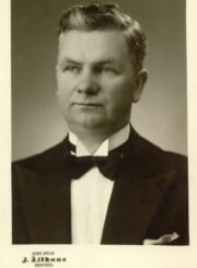 Muzikas Mykolas Karka – „Dainos“ draugijos Panevėžio skyriaus valdybos vicepirmininkas, vėliau – pirmininkas, skyriui vadovavęs 1929–1940 m. Fot. J. Žitkaus. Panevėžys. Apie 1940 m. PAVB, Mykolo Karkos fondas F12-231