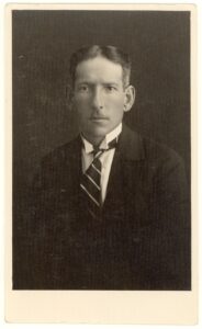 Pedagogas, chorvedys, vargonininkas, kompozitorius Vladas Paulauskas – „Dainos“ draugijos Panevėžio skyriaus bendradarbis. Fotogr. J. Pauros. Panevėžys. 1930 m. PAVB, Aleksandros Šilgalytės fondas F80-643