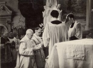 Vyskupų Petro Maželio ir Julijono Steponavičiaus konsekracijos iškilmės Panevėžio Kristaus Karaliaus katedroje. Panevėžys. 1955.09.11. PAVB RKRS. F 9-1457