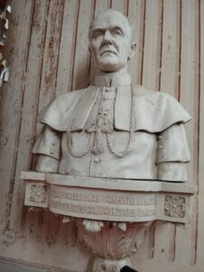 Vyskupo K. Paltaroko biustas Linkuvos Švč. Mergelės Marijos Škaplierinės bažnyčioje. Nuotrauka iš https://lietuvai.lt/wiki/Kazimieras_Paltarokas