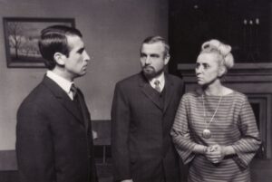 J. Anouilh’is „Keleivis be bagažo“ (rež. Vaclovas Blėdis), 1969 m. Petras Steponavičius – Gastonas, Alfredas Dukšta – Žoržas Reno, Regina Zdanavičiūtė – Madam Reno. Fotogr. Kazimiero Vitkaus. PAVB FKV-193-1-1