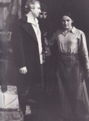 K. Saja „Devynbėdžiai“ (rež. Vaclovas Blėdis), 1974 m. Alfredas Dukšta – Daunoras, Petras Steponavičius – Rudabarzdis, Regina Kairytė – Danutė. Fotogr. Kazimiero Vitkaus. PAVB FKV-206-14-1