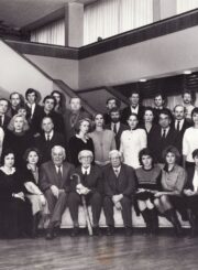 Režisierius Juozas Miltinis su Panevėžio dramos teatro darbuotojais. Iš kairės, 1-oje eilėje: Zita Adukevičiūtė, Eugenija Šulgaitė, Eleonora Matulaitė, Irena Vasiulytė, Kazimieras Vitkus, Juozas Miltinis, Vaclovas Blėdis, Vilmira Šamparaitė, Alma Gustytė, Regina Zdanavičiūtė, Marytė Maslauskaitė, Gražina Urbonavičiūtė. 2-oje eilėje: Valerijus Jevsejevas, Danutė Vidugirytė, Gediminas Karka, Eleonora Koriznaitė, Laura Lolita Martinonytė, Vidmantas Bartusevičius, Ligita Kondrotaitė, Regina Astrauskaitė, Romualdas Urvinis, Albinas Kėleris, Laimutė Mališauskaitė, Jonas Garliauskas, Petras Kežys, Donatas Banionis. 3-oje eilėje: Vytautas Kupšys, Rimantas Pazikas, Rimantas Jovas, neatpažintas asmuo, Eugenijus Grigaliūnas, Rudolfas Jansonas, Robertas Zimblys, Alfredas Dukšta, Laimutis Sėdžius, Algimantas Pociūnas, Julius Tamošiūnas, Rimantas Teresas. Panevėžys, 1991 m. PAVB FJM-915-1