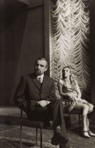 J. Anouilh’is „Keleivis be bagažo“ (rež. Vaclovas Blėdis), 1969 m. Alfredas Dukšta – Žoržas Reno, Danutė Vidugirytė – Valentina Reno. Fotogr. Kazimiero Vitkaus. PAVB FKV-193-4-1