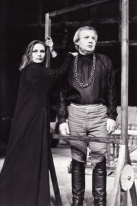 J. Grušas „Mykolas Glinskis“ (rež. Julius Dautartas), 1985 m. Laura Lolita Martinonytė – Agnė, Alfredas Dukšta – Prutenis. Fotogr. Kazimiero Vitkaus. PAVB FKV-246-8-5