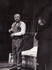 E. de Filippas „Cilindras“ (rež. Julius Dautartas), 1991 m. Alfredas Dukšta – Atilijus, Dalia Melėnaitė – Betina. Fotogr. Kazimiero Vitkaus. PAVB FKV-272-7-1