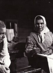 A. Vienuolis „Prieblandoje“ (rež. Juozas Miltinis), 1981 m. Alfredas Dukšta – Gaška, Marytė Maslauskaitė – Gaškienė. Fotogr. Kazimiero Vitkaus. PAVB FKV-87-5-4