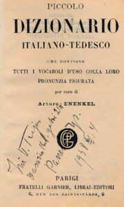 Piccolo dizionario italiano-tedesco / per cura di Arturo Enenkel. Parigi, [19--]. 393 p. – Su Viliaus Trejaus įrašu