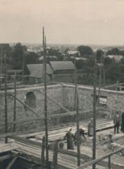 Panevėžio Kristaus Karaliaus katedros statyba. 1927 m. Fotogr. J. Pauros. Panevėžio apskrities Gabrielės Petkevičaitės-Bitės viešosios bibliotekos skaitmeninis archyvas