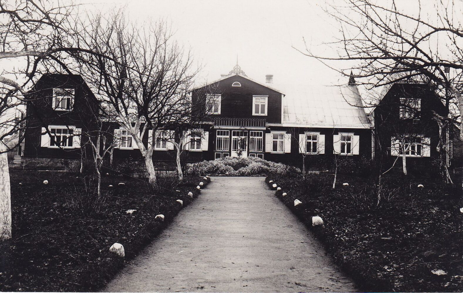 Namas Panevėžyje, kuriame 1926–1949 m. gyveno ir dirbo pirmasis Panevėžio vyskupijos vyskupas ir švietėjas Kazimieras Paltarokas. XX a. 4 deš. pr. PAVB skaitmeninis archyvas