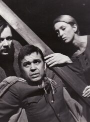 R. Samulevičius „Erškėtrožės rudenį“ (rež. Gediminas Karka, Raimondas Polis), 1981 m. Aurimas Babkauskas – Arminas, Rudolfas Jansonas – Julius, Danutė Vidugirytė – Ieva. Fotogr. Kazimiero Vitkaus. PAVB FKV-228-1-1