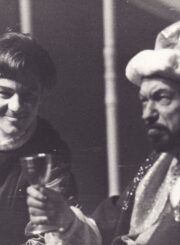 B. Jonsonas „Volponė“ (rež. Juozas Miltinis), 1971 m. Aurimas Babkauskas – Moska, Juozas Miltinis – Volponė. Fotogr. Kazimiero Vitkaus. PAVB FKV-75-2-23