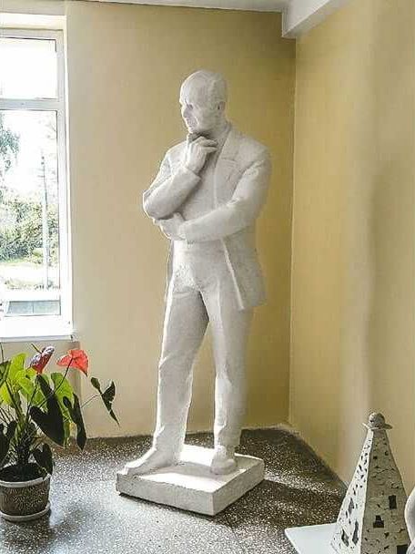 1. Skulptoriaus Juozo Zikaro portretinė figūra. 2016 m. Romo Gudo nuotrauka