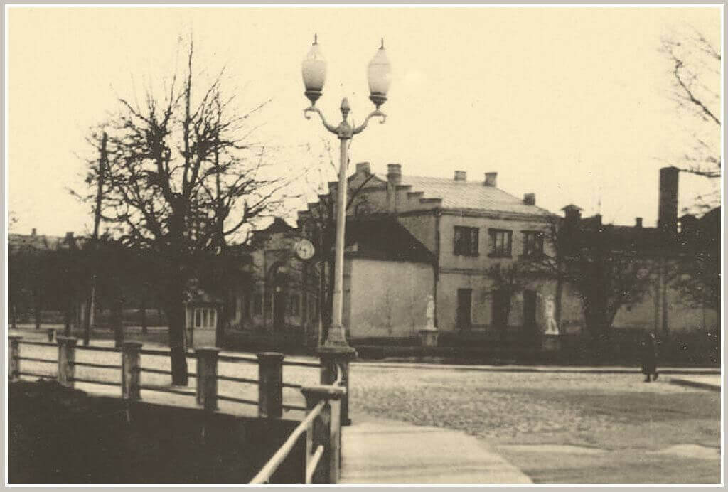 Panevėžio dramos teatras (buv. Šaulių namai, Respublikos g. 77). Apie 1955–1958 m. Nuotrauka iš V. R. Vitkausko kolekcijos
