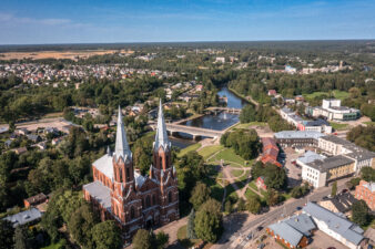 Anykščių panorama su Šv. apaštalo evangelisto Mato bažnyčia. Fotogr. G. Lukoševičius. Anykščiai. 2025 m. PAVB skaitmeninis archyvas