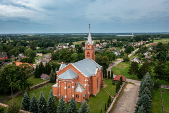 Viešintų panorama su Šv. arkangelo Mykolo bažnyčia. Fotogr. G. Lukoševičius. Viešintos (Anykščių r.). 2025 m. PAVB skaitmeninis archyvas