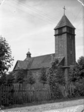 Subačiaus Šv. Pranciškaus Asyžiečio bažnyčia. Fotogr. B. Buračas. Subačius (Kupiškio r.). XX a. 3 deš.–4 deš. Iš: www.limis.lt; Vytauto Didžiojo karo muziejus, inv. nr. VDKM BBN 1605