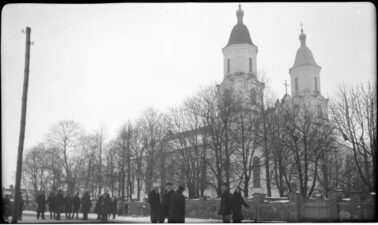 Subačiaus Švč. Trejybės bažnyčia. Fotogr. V. Uždavinys. Subačius (Kupiškio r.). 1932 m. Iš: www.limis.lt; Šiaulių „Aušros“ muziejus, inv. Nr. ŠAM F-FN 5917