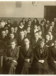 Julija Žukauskaitė (1-oje eilėje 2-a iš dešinės) mokytojų konferencijoje Jonavoje. Fot. „Union“. 1934 m. PAVB, Julijos Žukauskaitės fondas F115-301