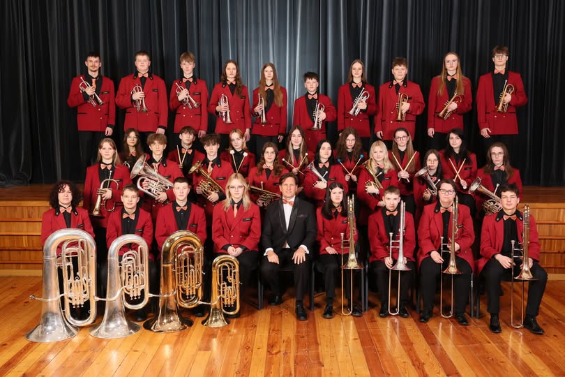 Naujamiesčio kultūros centro-dailės galerijos vario dūdų orkestras „Aukštyn“