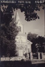 Nemunėlio Radviliškio Švč. Mergelės Marijos bažnyčia. Fotogr. Steponas Kolupaila. Biržų r. 1934 09 12. Iš: www.limis.lt; Vytauto Didžiojo karo muziejus, inv. nr. VDKM Fa 22805/28