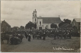 Vabalninko Švč. Mergelės Marijos Ėmimo į dangų bažnyčia. Fotogr. J. Daubaras. Vabalninkas (Biržų r.). Apie 1930 m. Iš: www.limis.lt; Lietuvos nacionalinis muziejus, pirm. apsk. nr. 113487/5412